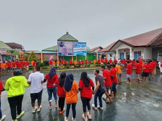 Jalin Keakraban, Petugas Rutan Unaaha Bersama WBP Lulo Bersama di Jumat Ceria