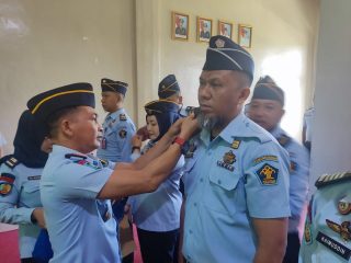 Sejumlah Petugas Rutan Unaaha Terima Penyematan Kenaikan Pangkat