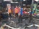 Damkar Konawe saat menjinakkan kebakaran rumah