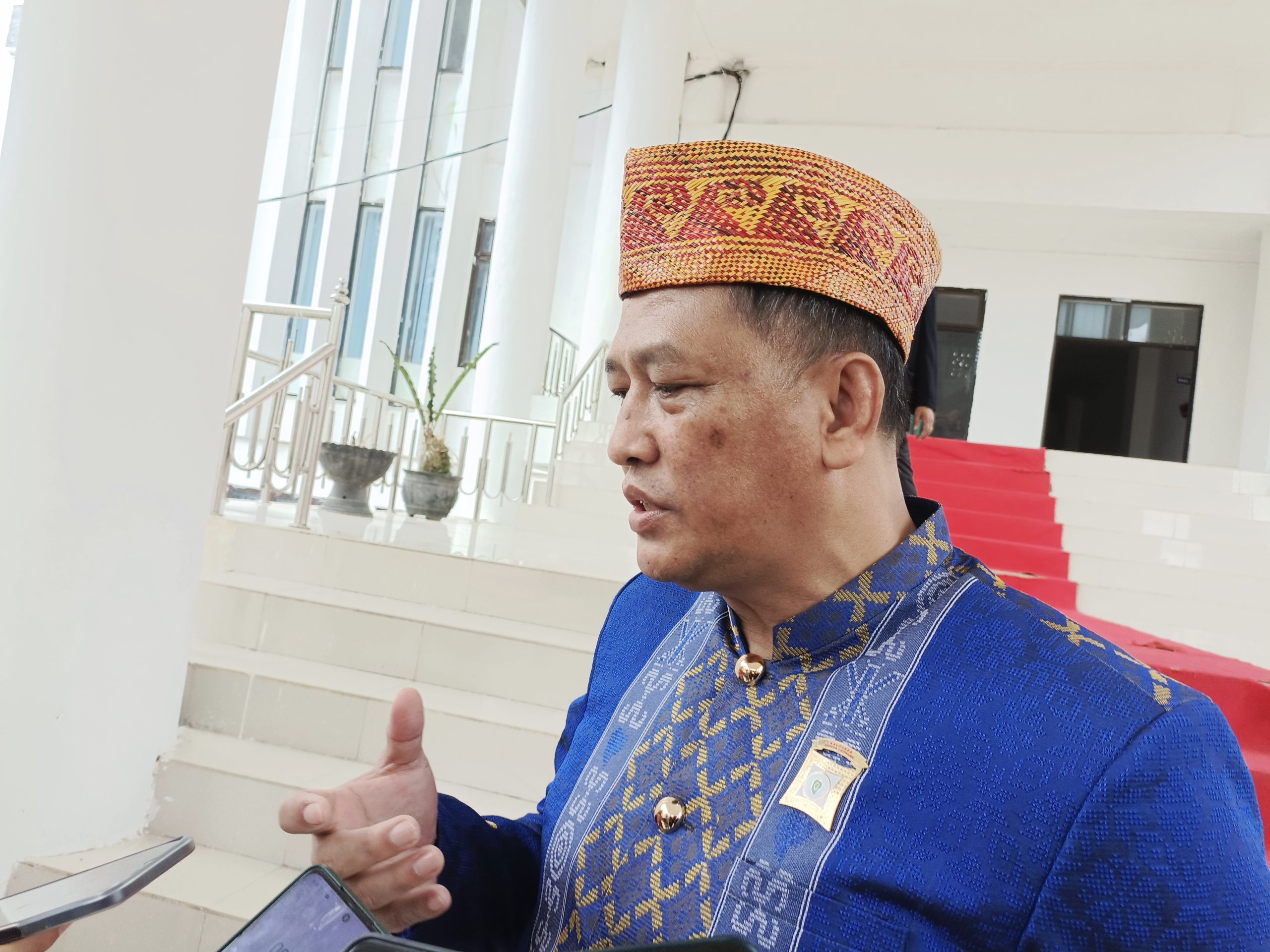 Pemda Konawe klarifikasi terkait ruas jalan Unaaha -Abuki masih rusak.(foto: Ikonsultra)