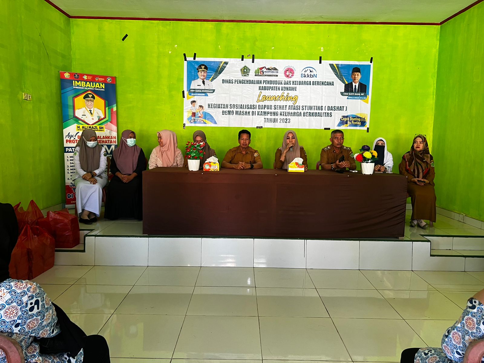 Camat Besulutu Nurlela Saranani di kegiatan launching dapur sehat atasi stunting