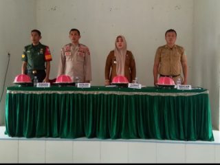 Camat Besulutu Gelar Rapat Pemantapan Panitia Jelang Perayaan HUT RI ke-78 Tahun