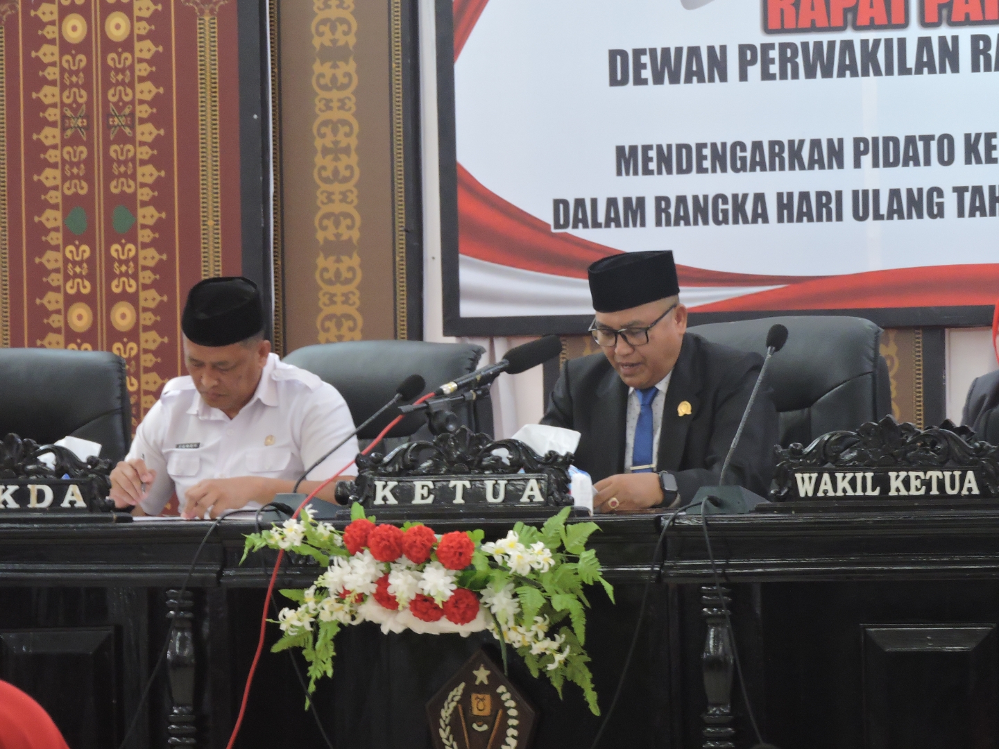 Sekda Konawe Ferdinand Sapan bersama Ketua DPRD H.Ardin