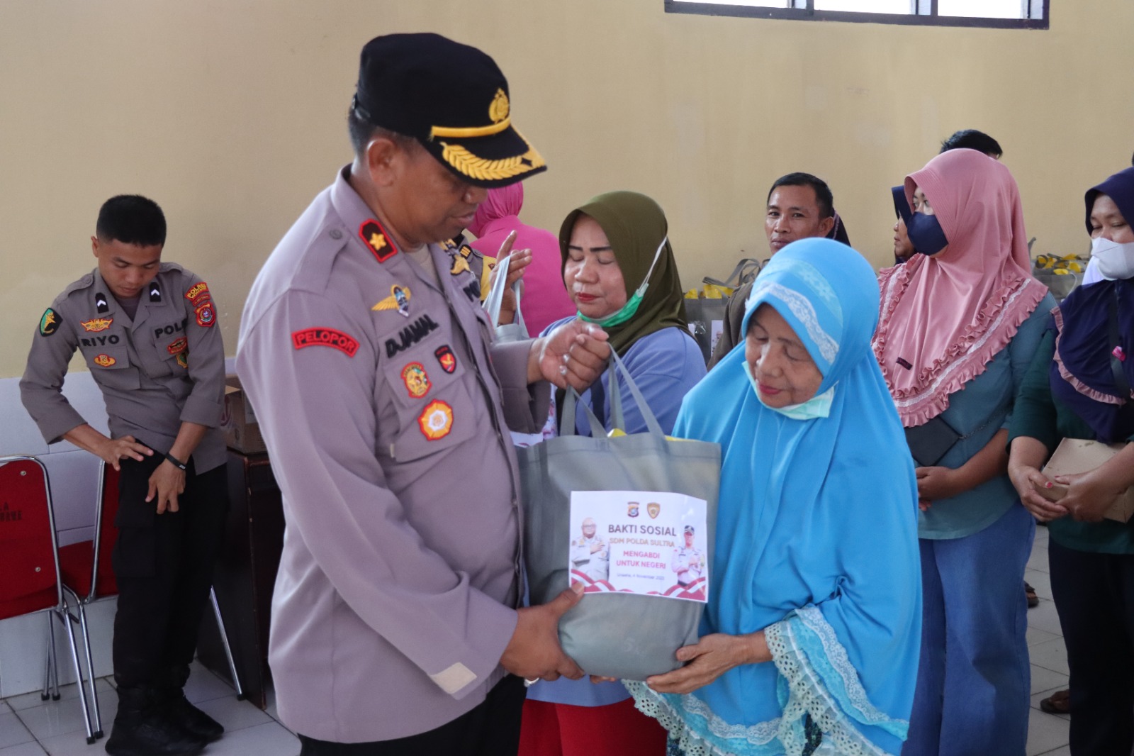 Penanaman pohon dirangkaikan baksos