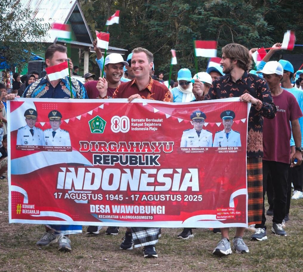 Turis Asing Ikut Ramaikan Devile Porseni